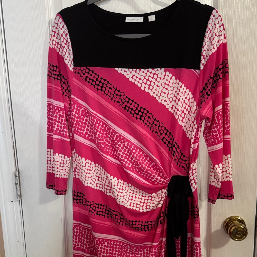 New York & Company Black and Pink Graphic Tee